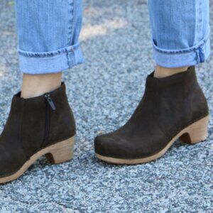 Dansko Maria brown nubuck ankle boot clog, sz 38/7.5-8